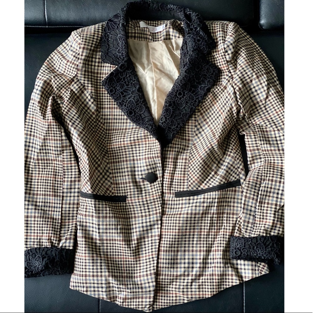 Women’s Fitted Blazer with Lace Trimmings